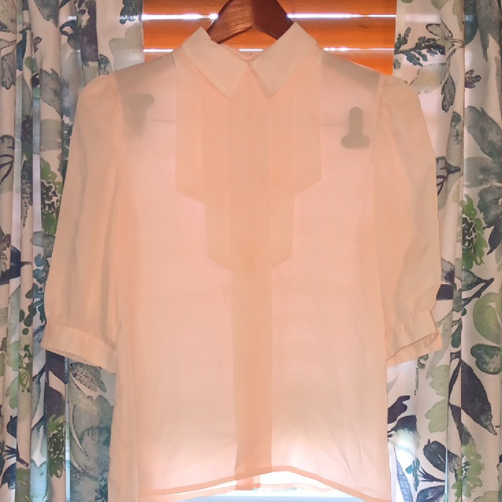 Elegant Women's Cream Blouse